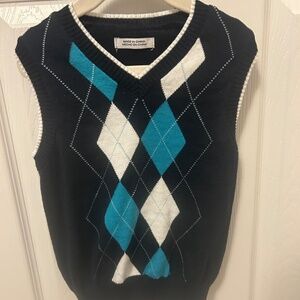 No brand toddler size 4 sweater vest, argyle print blue and white, soft